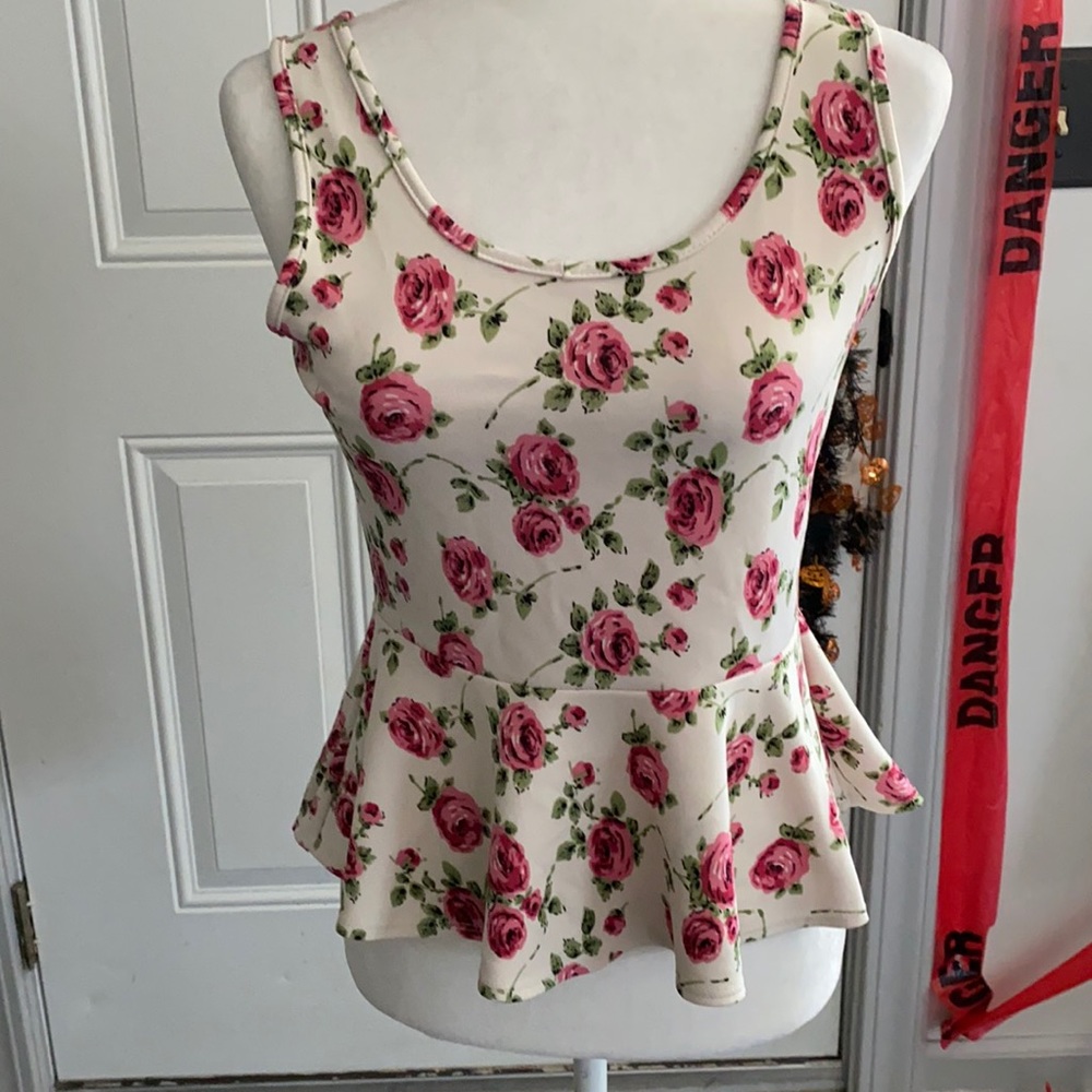 Peplum top🎈 - Picture 1 of 3